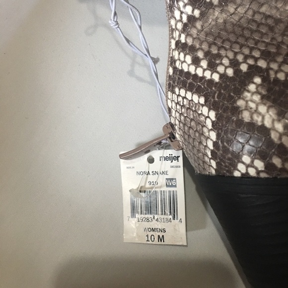 Massini Nora FAUX Snake Skin Boots - Picture 12 of 12